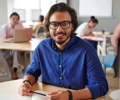 Aluno em ambiente de estudo
